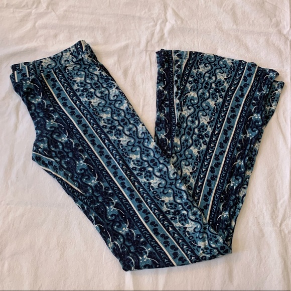 Mossimo Supply Co. Pants - Mossimo patterned pants. Size: M